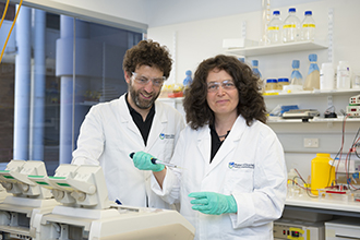 Anne Voss and Tim Thomas in the laboratory